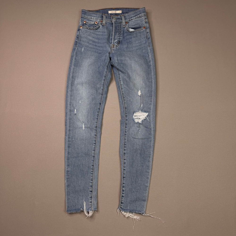Levis Wedgie Skinny Jeans Light Wash Distressed Raw Hem 24